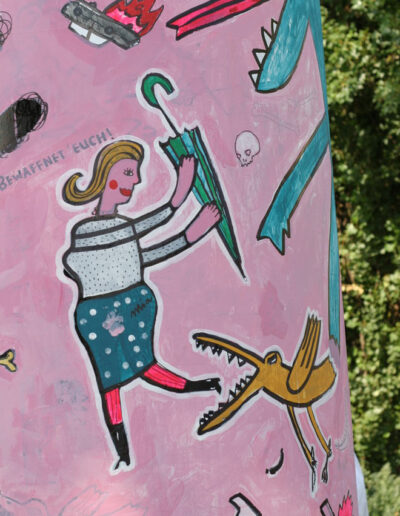 Blutdurst und Biowurst, Wir sind die Dinosaurier von Morgen, Interaktive Litfaßsäule vor dem Mauerpark in Berlin, Ein "Kunst braucht Fläche" Projekt, Juli 2013, unterstützt von AV Tour GmbH Außenwerbung