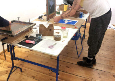 Workshop: Siebdruck mit Papierschablone im Supalife Kiosk e.V., ein Raum für zeitgenössische Siebdruckkunst